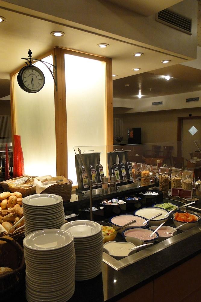 Western Airport Hotel 4*